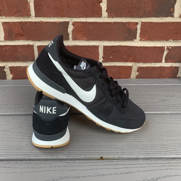 Nike Shoes - Nike Internationalist Sneakers